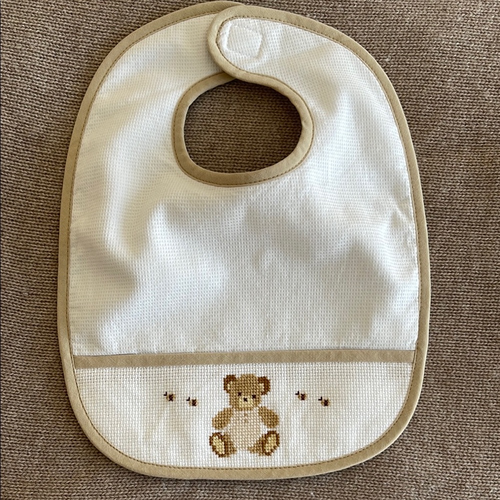 Adorable NWT Teddy Bear Embroidered Baby Bib